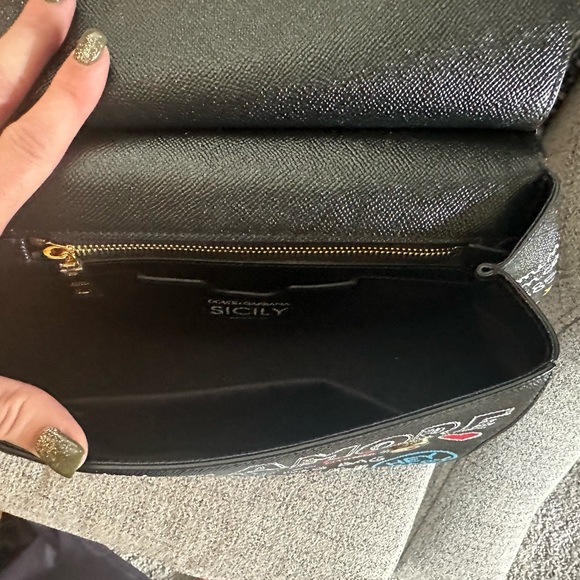 Dolce & Gabbana Graffiti Handbag with shoulder strap. - Picture 9 of 10